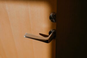 HOW TO CHOOSE THE RIGHT FURNITURE FITTING YOUR HOME THEME