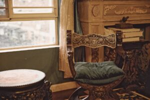 THE HISTORY OF FURNITURE